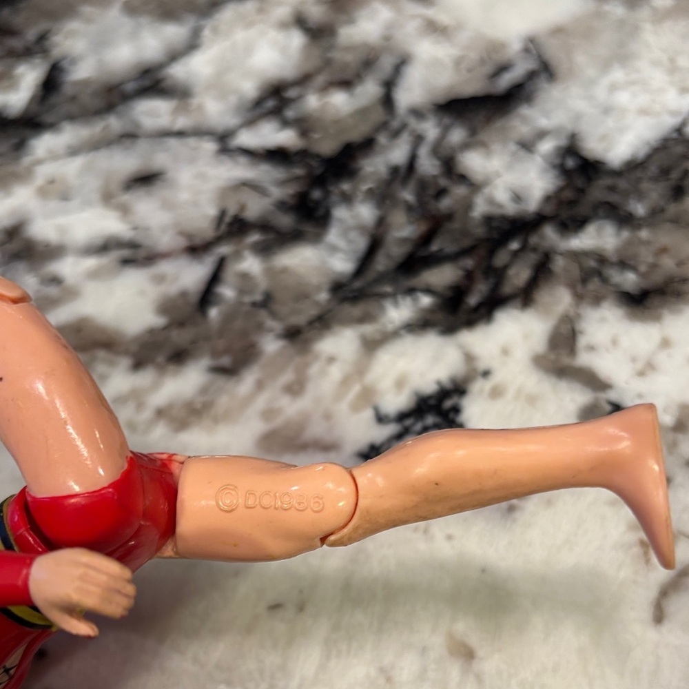 1986 Kenner super power Action Figure with Sunglasses and Striped Waistband - Picture 3 of 4